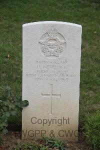 Hanover War Cemetery - Newlove, Henry