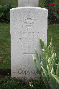 Hanover War Cemetery - Newton, Frederick George