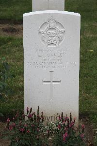 Hanover War Cemetery - Oakley, Ernest James