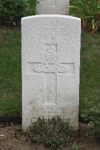 Hanover War Cemetery - Outlaw, Frederick Ernest