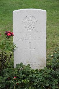 Hanover War Cemetery - Paull, Ronald Joseph