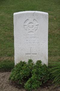 Hanover War Cemetery - Peers, Douglas Waldo