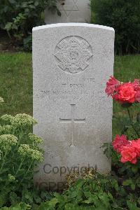 Hanover War Cemetery - Pink, Thomas