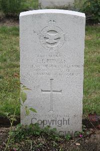 Hanover War Cemetery - Pitman, Edward James