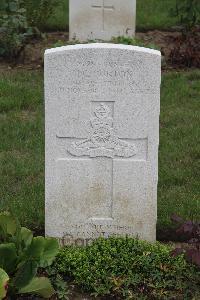 Hanover War Cemetery - Purton, Horace C.