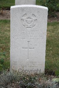 Hanover War Cemetery - Rae, Donald James