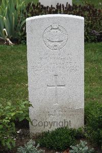 Hanover War Cemetery - Roberts, Kenneth Gilbert