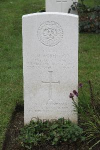 Hanover War Cemetery - Robertson, W M