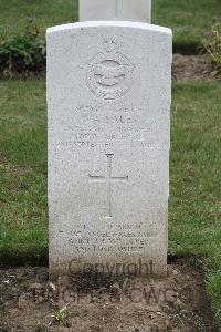 Hanover War Cemetery - Sales, George Alastair