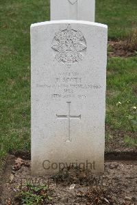 Hanover War Cemetery - Scott, Thomas