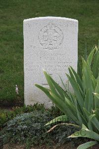 Hanover War Cemetery - Searle, F