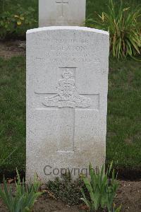 Hanover War Cemetery - Seaton, Leslie