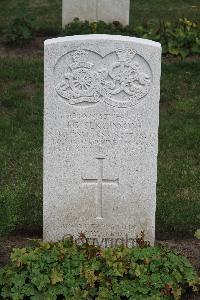 Hanover War Cemetery - Serginson, John George