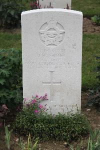 Hanover War Cemetery - Shirey, John William