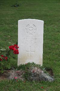 Hanover War Cemetery - Simpson, Robert Neil