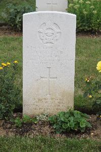 Hanover War Cemetery - Sinclair, Robert John