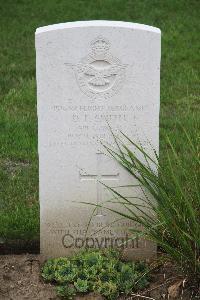 Hanover War Cemetery - Smith, Dennis Frederick