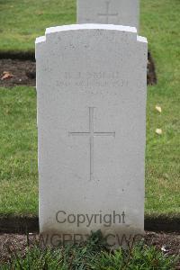 Hanover War Cemetery - Smith, Richard John