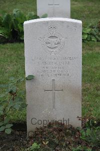 Hanover War Cemetery - Smith, Sydney