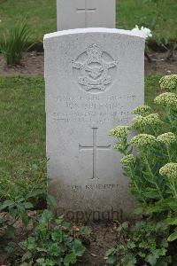 Hanover War Cemetery - Speering, Gerard Noel