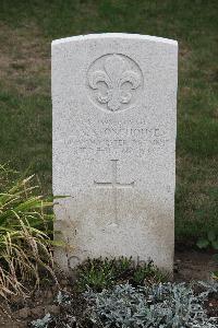 Hanover War Cemetery - Stonehouse, L A