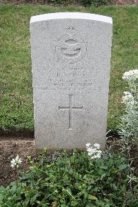 Hanover War Cemetery - Sykes, Ralph