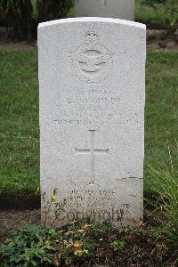 Hanover War Cemetery - Symonds, Douglas James