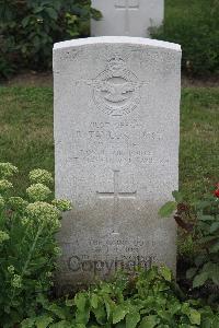 Hanover War Cemetery - Taylor, Richard