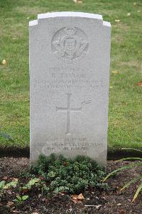 Hanover War Cemetery - Taylor, R