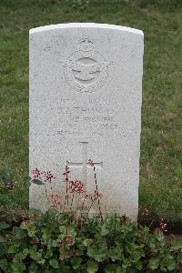 Hanover War Cemetery - Thomas, Benjamin James