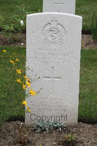 Hanover War Cemetery - Thomas, Basil Owen