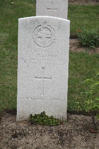 Hanover War Cemetery - Traynor, Dennis