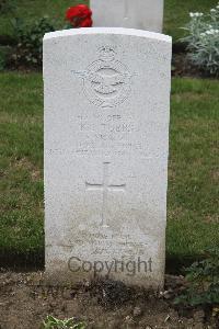 Hanover War Cemetery - Tubbs, Kenneth John