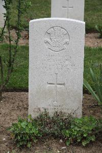 Hanover War Cemetery - Tucker, William Glyn