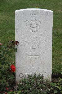 Hanover War Cemetery - Turner, Leslie