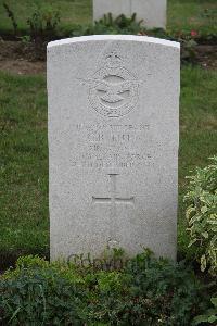 Hanover War Cemetery - Tutt, George Bertie