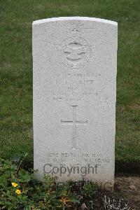 Hanover War Cemetery - Waitt, William Thomas