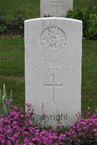 Hanover War Cemetery - Wall, Edward