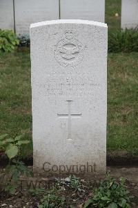 Hanover War Cemetery - Weakner, Simon Hughes