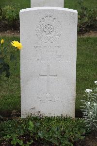 Hanover War Cemetery - Wells, L V