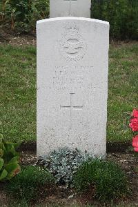 Hanover War Cemetery - Wells, Laurence Ernest Percival