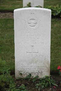 Hanover War Cemetery - Wevill, Reginald Thomas