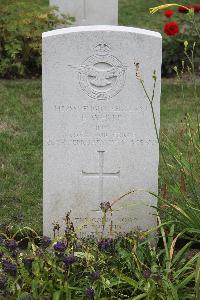 Hanover War Cemetery - White, Edward