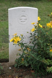 Hanover War Cemetery - WHITE, FREDERICK THOMAS