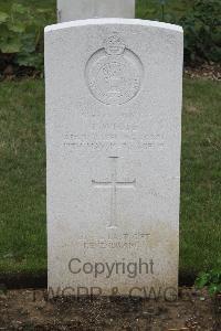 Hanover War Cemetery - White, J