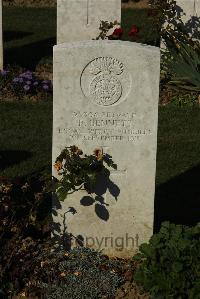 Caterpillar Valley Cemetery Longueval - Bennett, R