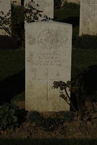 Caterpillar Valley Cemetery Longueval - Bruce, R