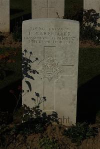 Caterpillar Valley Cemetery Longueval - Carpenter, F