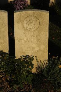 Caterpillar Valley Cemetery Longueval - Chick, A