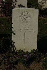 Caterpillar Valley Cemetery Longueval - Dale, Stanley